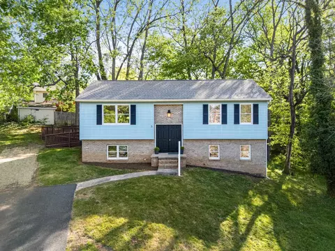 3 Sullivan St, Staunton, VA 24401