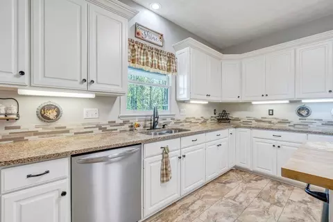 Kitchen - 649 Greyledge Rd, Buchanan, VA 24066 photo 7 of 7