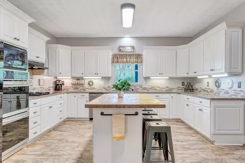 Kitchen - 649 Greyledge Rd, Buchanan, VA 24066 photo 4 of 7