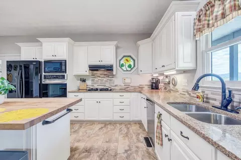 Kitchen - 649 Greyledge Rd, Buchanan, VA 24066 photo 6 of 7