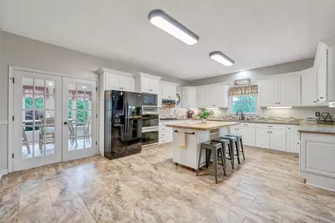 Kitchen - 649 Greyledge Rd, Buchanan, VA 24066 photo 3 of 7