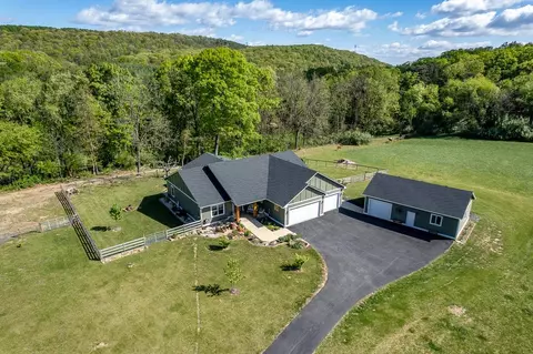 99 Mt Ida Ln, Staunton, VA 24401