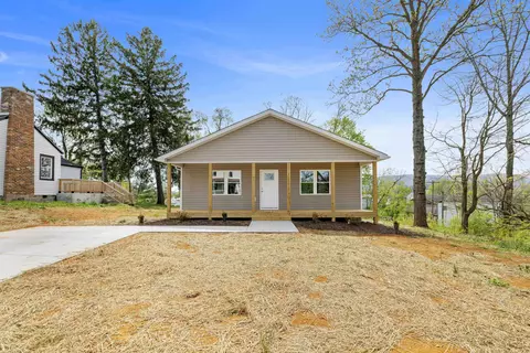 Exterior - 7 W High St, Stuarts Draft, VA 24477 photo 11 of 14