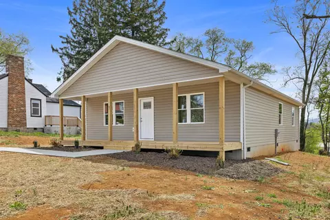 Exterior - 7 W High St, Stuarts Draft, VA 24477 photo 12 of 14