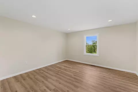 Bedroom - 7 W High St, Stuarts Draft, VA 24477 photo 2 of 4