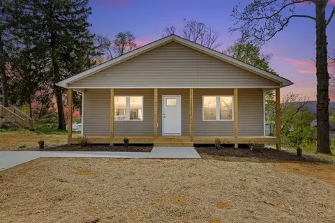Exterior - 7 W High St, Stuarts Draft, VA 24477 photo 2 of 14