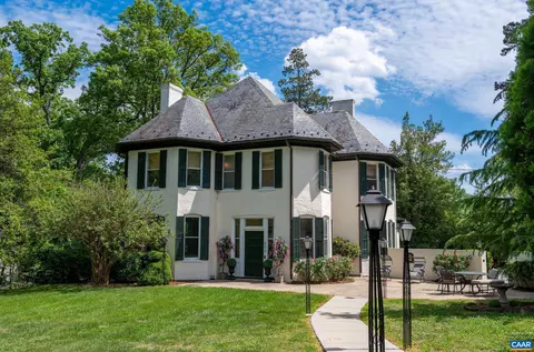 900 Rugby Rd, Charlottesville, VA 22903