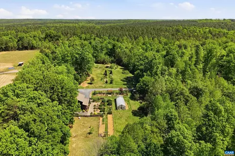 1740 Georges Mill Rd, Palmyra, VA 22963