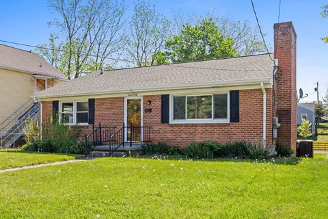 740 Sherwood Ave, Waynesboro, VA 22980