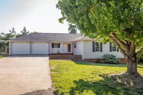 127 Valley View Ave, Mount Sidney, VA 24467