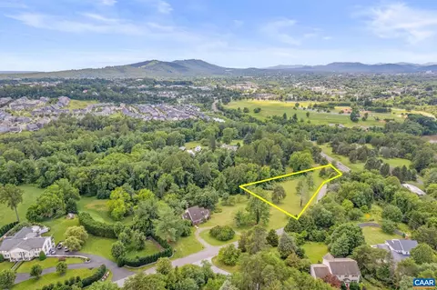 1625 Franklin Dr, Charlottesville, VA 22911