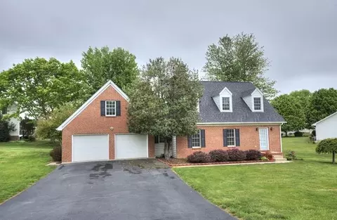 152 Nottingham Ln, Waynesboro, VA 22980