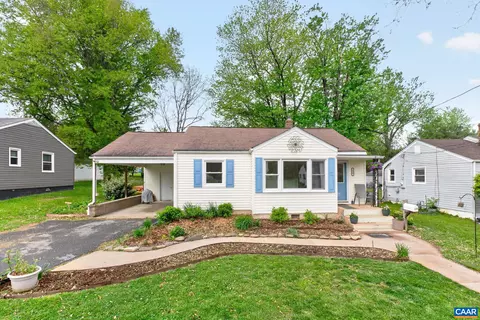228 River Rd, Waynesboro, VA 22980
