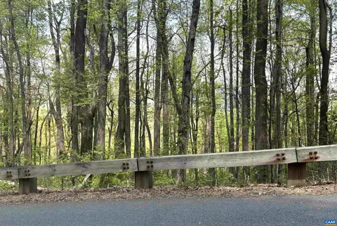 000 Reeds Gap Rd, Lyndhurst, VA 22952