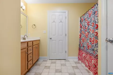 Bath - 7 Ashcake Ter, Palmyra, VA 22963 photo 5 of 7