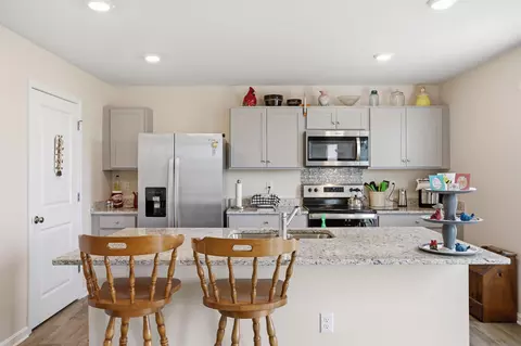 Kitchen - 386 Mesa Ct, Broadway, VA 22815 photo 5 of 5