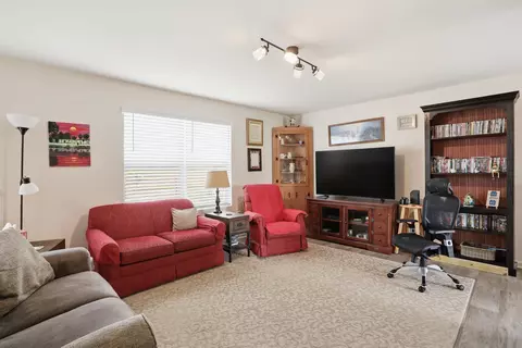 Living - 386 Mesa Ct, Broadway, VA 22815 photo 2 of 2