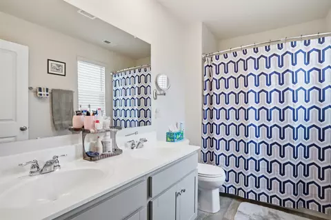 Bath - 386 Mesa Ct, Broadway, VA 22815 photo 2 of 2