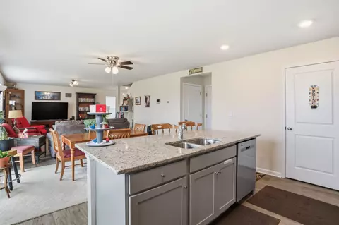 Kitchen - 386 Mesa Ct, Broadway, VA 22815 photo 3 of 5