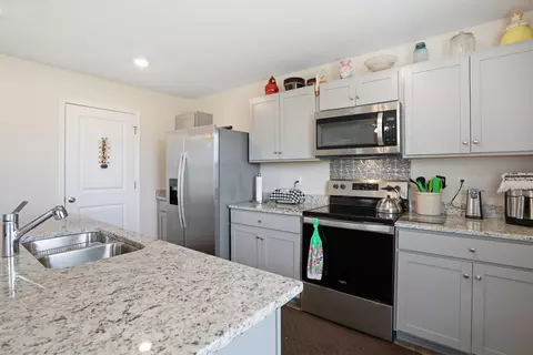Kitchen - 386 Mesa Ct, Broadway, VA 22815 photo 2 of 5
