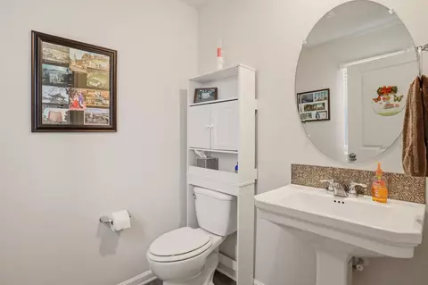 Bath - 386 Mesa Ct, Broadway, VA 22815 photo 1 of 2