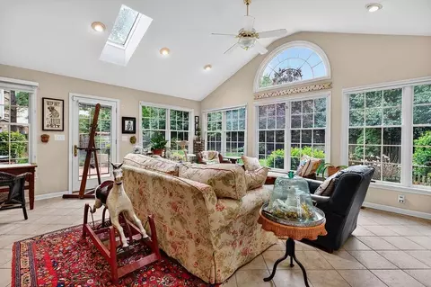 300 Pelham Dr, Waynesboro, VA 22980