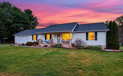 1582 Howardsville Tpke, Stuarts Draft, VA 24477