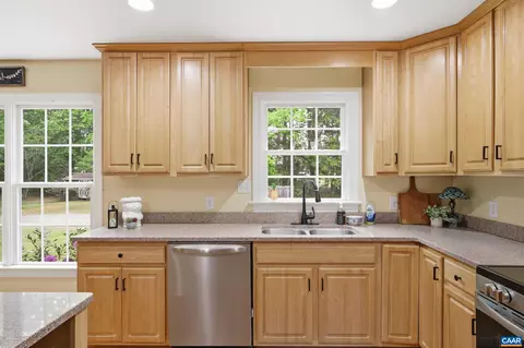 Kitchen - 782 Bumpass Rd, Bumpass, VA 23024 photo 3 of 4
