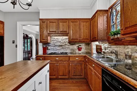 Kitchen - 552 Chestnut Ave, Waynesboro, VA 22980 photo 1 of 8