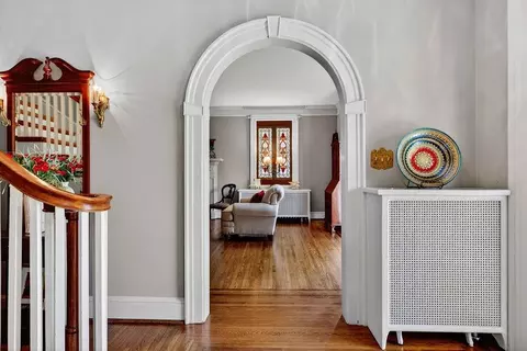 Entry Way - 552 Chestnut Ave, Waynesboro, VA 22980 photo 2 of 5