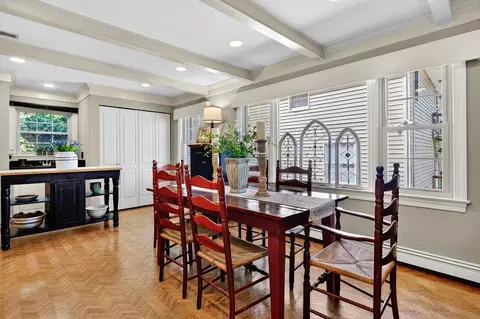 Dining - 552 Chestnut Ave, Waynesboro, VA 22980 photo 3 of 4