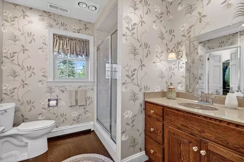 Bath - 552 Chestnut Ave, Waynesboro, VA 22980 photo 2 of 9