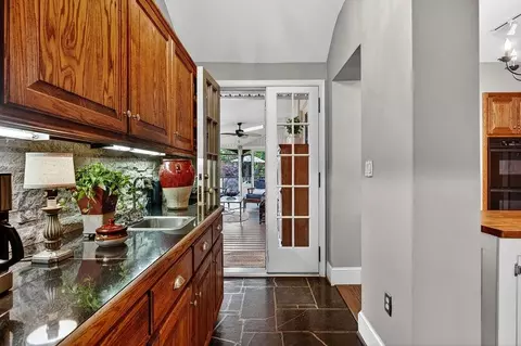 Kitchen - 552 Chestnut Ave, Waynesboro, VA 22980 photo 7 of 8