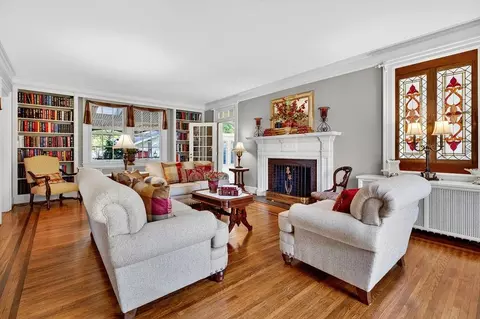 Living - 552 Chestnut Ave, Waynesboro, VA 22980 photo 1 of 12