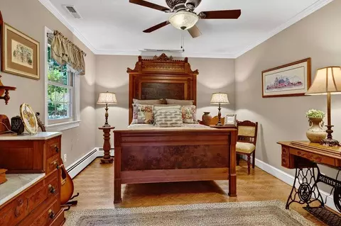Bedroom - 552 Chestnut Ave, Waynesboro, VA 22980 photo 1 of 8