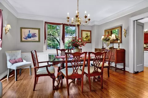 Dining - 552 Chestnut Ave, Waynesboro, VA 22980 photo 1 of 4