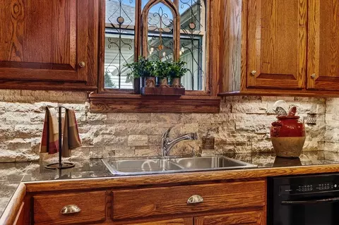 Kitchen - 552 Chestnut Ave, Waynesboro, VA 22980 photo 4 of 8