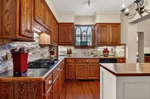 Kitchen - 552 Chestnut Ave, Waynesboro, VA 22980 photo 2 of 8