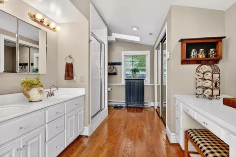 Bath - 552 Chestnut Ave, Waynesboro, VA 22980 photo 5 of 9