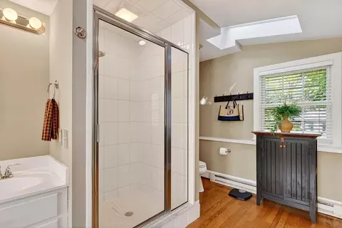 Bath - 552 Chestnut Ave, Waynesboro, VA 22980 photo 6 of 9