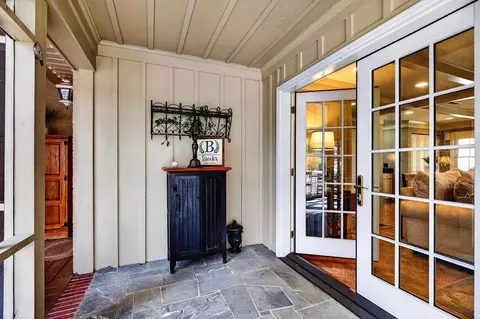 Entry Way - 552 Chestnut Ave, Waynesboro, VA 22980 photo 3 of 5