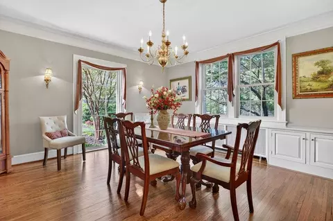 Dining - 552 Chestnut Ave, Waynesboro, VA 22980 photo 2 of 4