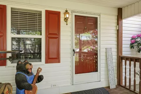 406 Trayfoot Rd, Grottoes, VA 24441