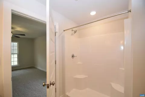 Bath - 3 Cheyenne Ct, Palmyra, VA 22963 photo 2 of 4