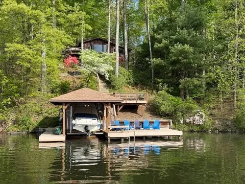 603 N Lakeshore Dr N, Louisa, VA 23093