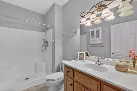 Bath - 117 Bryant Dr, Waynesboro, VA 22980 photo 1 of 2