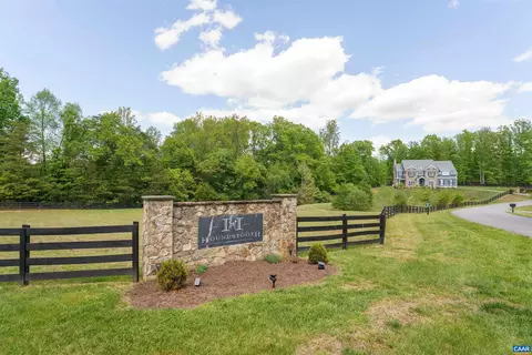 421 Houndstooth Ct, Charlottesville, VA 22901 photo 2