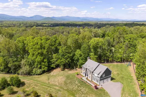 421 Houndstooth Ct, Charlottesville, VA 22901 photo 3