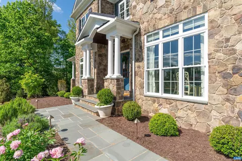 421 Houndstooth Ct, Charlottesville, VA 22901 photo 4