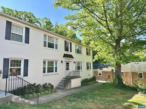 2412 Barracks Pl #3, Charlottesville, VA 22901
